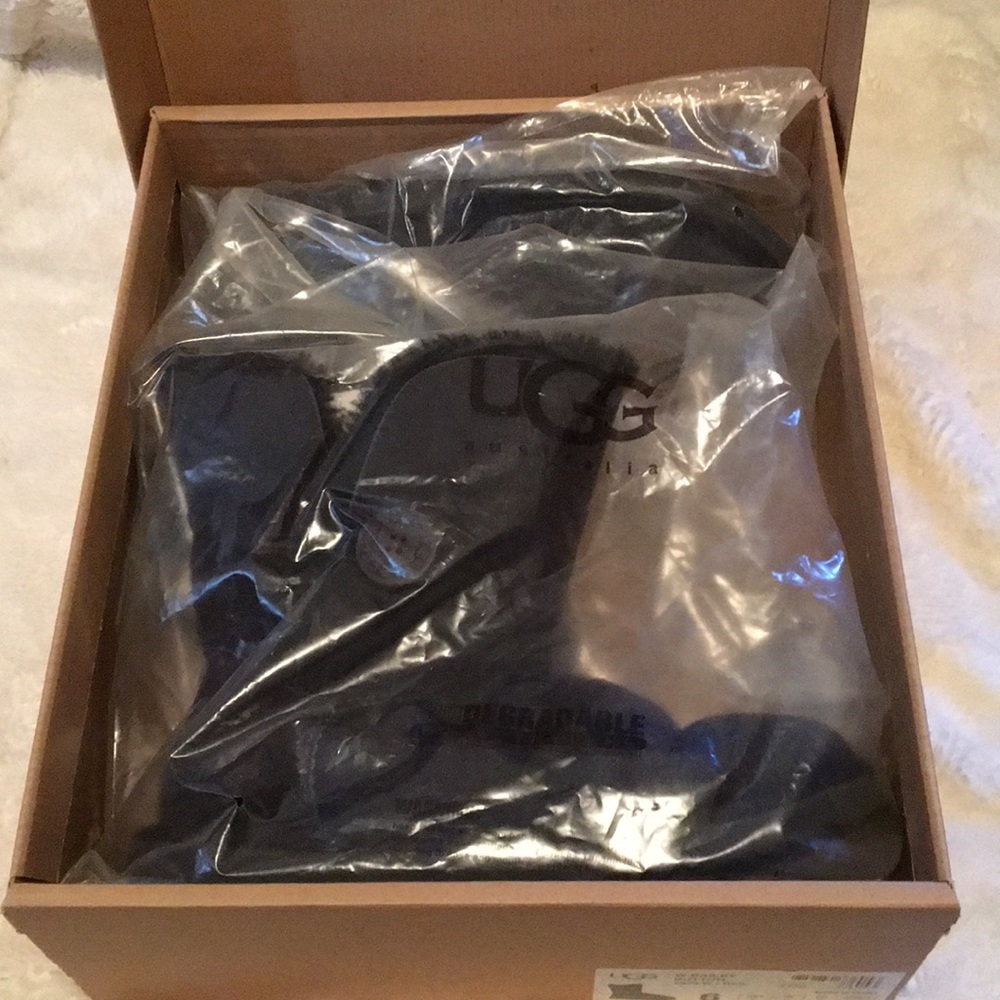 Black Bailey button UGG boots